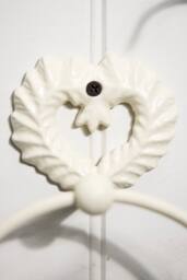 Dibor White Cast Iron Towel Ring Love Heart Ornate Towel Rail Napkin Holder - thumbnail 3