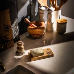 Selbrae House Bee Oak Soap Dish & Soap Set in Light Oak - thumbnail 2