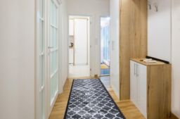 RugsX Anti-Slip Clover Runner in Grey - Size: 67 cm x 520 cm - thumbnail 3