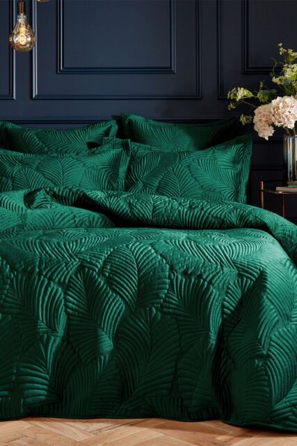 Paoletti Palmeria Quilted Velvet Duvet Cover Set in Emerald - Size: Single - image 1