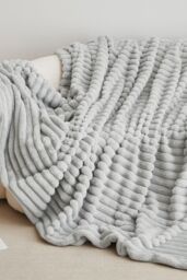 Ezysleep Super Soft Luxury Faux Fur Box Throw in Silver - Size: Extra Large - thumbnail 2
