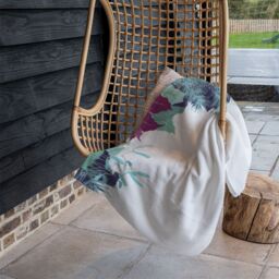 Benjamin Tate Design Purple & Blue Flowers Blanket in Natural - Size: 120 cm x 150 cm - thumbnail 4