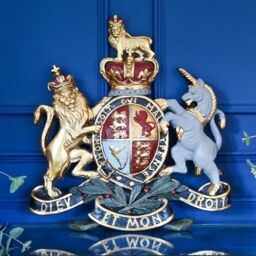 Madison & Mayfair Regal Heritage: Antique Large Coat of Arms Wall Plaque in Gold