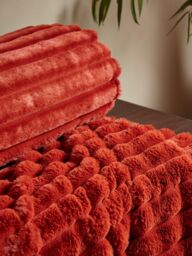 Catherine Lansfield 'Cosy Ribbed' Blanket Throw in Burnt Orange - Size: 130 cm x 170 cm - thumbnail 2