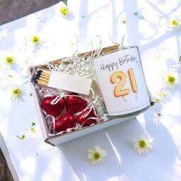Aye Do Gifts Women's 21st Birthday Gold Balloons Candle Gift Set in White - Size: 1 Pack - thumbnail 2