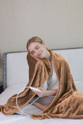Ezysleep Cosy Heated Over Throw Fleece Blanket With Adjustable Control in Natural - thumbnail 5