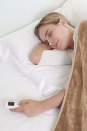 Ezysleep Cosy Heated Over Throw Fleece Blanket With Adjustable Control in Natural - thumbnail 3