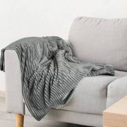 New Edge Blinds Dahlia Fleece Throw in Charcoal - Size: 140 cm x 180 cm - thumbnail 3