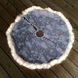 Samuel Alexander 90cm USB Powered Light up The Snowman Fabric Christmas Tree Skirt with LEDs in Grey - thumbnail 2