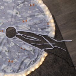 Samuel Alexander 90cm USB Powered Light up The Snowman Fabric Christmas Tree Skirt with LEDs in Grey - thumbnail 8