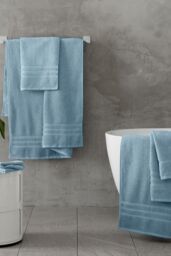 Catherine Lansfield 'Zero Twist' Bath Towel in Blue - thumbnail 4