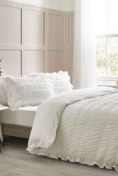 Catherine Lansfield 'Seersucker Frill' Duvet Cover Set in White - Size: Super King - thumbnail 1