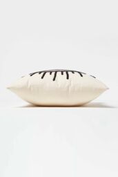 Homescapes Eye See You White Tufted Cotton Cushion - Size: 45 cm x 45 cm - thumbnail 4