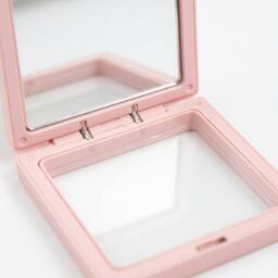 KDMD Pink 3D Floating Frame Display 7x7cm - Jewelry & Collectibles in Light Pink - Size: 7x7 cm - thumbnail 2