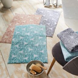 Allure Bath Fashions Geometric Design Non-Slip Bath Mat in Pale Pink - thumbnail 2