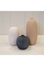 KDMD White Medium Textured Vase - thumbnail 3