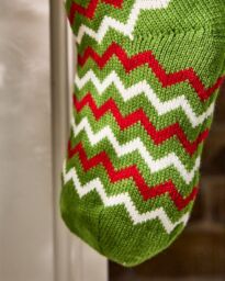 Dibor Set of 4 Traditional Festive Zig Zag Knitted Xmas Decor Christmas Stocking - Size: 4 Pack - thumbnail 3