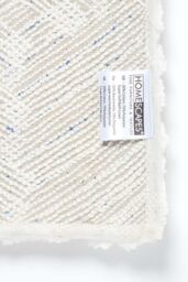 Homescapes Super Absorbent Ikat Pattern Bath Mat in White - thumbnail 5