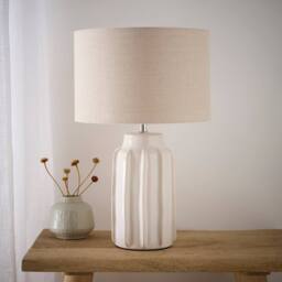 K LIVING Natural Light Ribbed Ceramic Table lamp with a Natural Linen Lampshade in Cream - thumbnail 2