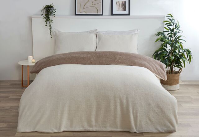 Smart Living Luxury Super Soft & Reversible Teddy Fleece Duvet Cover & Pillowcase in Cream - Size: King - image 1