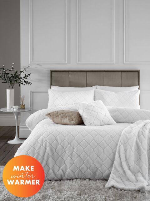 Catherine Lansfield 'Cosy Diamond' Soft & Warm Faux Fur Fleece Duvet Cover Set in White - Size: Super King - image 1
