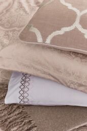 1951 'Reza' Jacquard Standard Pillowcase Pair in Pink - Size: Standard Pillow Case - thumbnail 1
