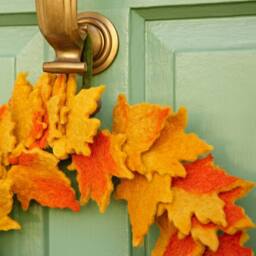 Paper High Felt Autumn Leaves Wreath in Orange - thumbnail 2