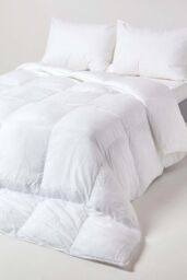 Homescapes Luxury Hotel Quality Super Microfibre 4.5 Tog Summer Duvet in White - Size: King