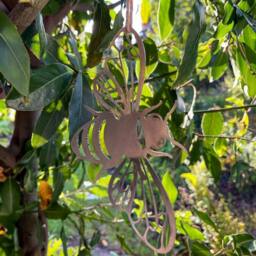 Poppyforge Hanging Folded Wings Bee Garden Art - W15 x H10 cm in Metallics - thumbnail 2