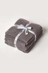Homescapes Combed Egyptian Cotton 4 Piece Towel Bale 500 GSM in Grey - thumbnail 1