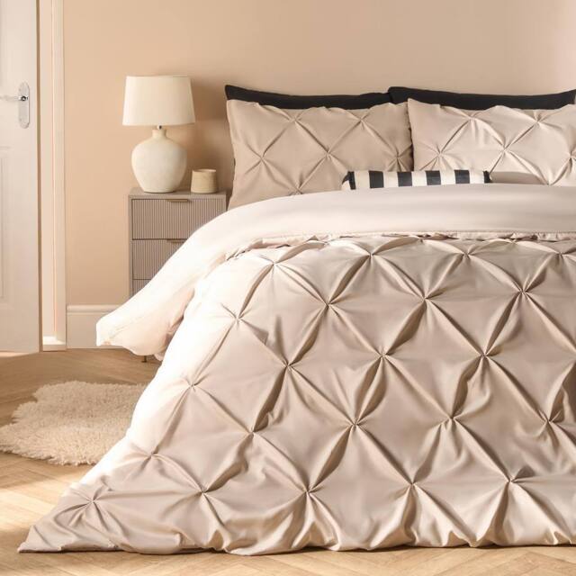 OHS Pintuck Bedding Set Microfibre Pinch Pleat Duvet Cover with Pillowcase in Natural - Size: King - image 1