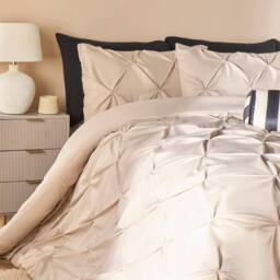 OHS Pintuck Bedding Set Microfibre Pinch Pleat Duvet Cover with Pillowcase in Natural - Size: King - thumbnail 2