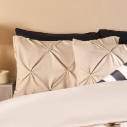 OHS Pintuck Bedding Set Microfibre Pinch Pleat Duvet Cover with Pillowcase in Natural - Size: King - thumbnail 4