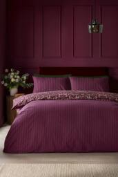 Catherine Lansfield Richmond Floral Reversible Duvet Cover Set in Plum - Size: Double - thumbnail 2
