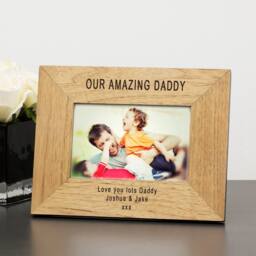 Uniqueful Personalised Amazing Daddy Wood 6x4 Picture Frame for Fathers Day Dad in Brown - Size: 1 Pack - thumbnail 3