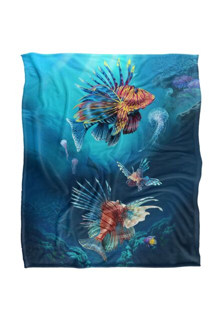 JQ Licensing En Lion Fish Silky Touch Super Soft Throw Blanket 152 X 127 cm in White - image 1