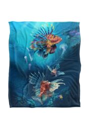 JQ Licensing En Lion Fish Silky Touch Super Soft Throw Blanket 152 X 127 cm in White - thumbnail 1