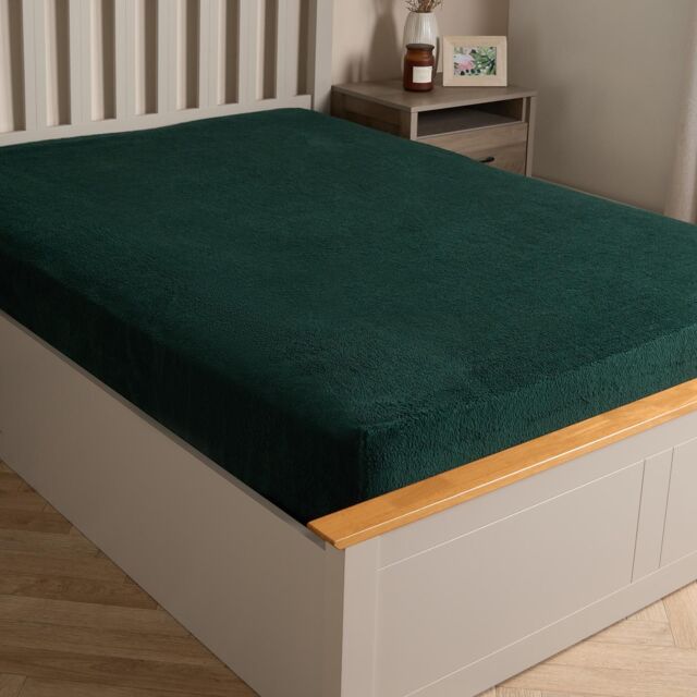 OHS Teddy Fleece Thermal Fitted Bed Sheet in Green - Size: Single Fitted - image 1
