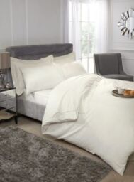 New Edge Blinds Luxor Collection 200 Thread Count Luxury Egyptian Cotton Fitted Sheet in Cream - Size: Super King
