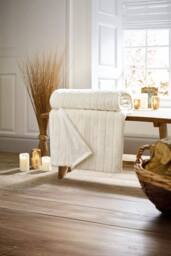 Deyongs Hockley Supersoft Fux Quilted Throw in Cream - Size: 130 cm x 150 cm - thumbnail 1
