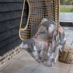 Benjamin Tate Design Imprints Flowers & Leaves Of Wild Rose Blanket in Natural - Size: 120 cm x 150 cm - thumbnail 4