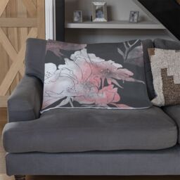 Benjamin Tate Design Imprints Flowers & Leaves Of Wild Rose Blanket in Natural - Size: 120 cm x 150 cm - thumbnail 2