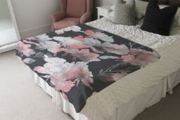 Benjamin Tate Design Imprints Flowers & Leaves Of Wild Rose Blanket in Natural - Size: 120 cm x 150 cm - thumbnail 3