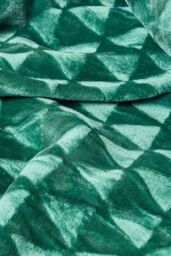 Homescapes Geometric Triangle Velvet Throw in Emerald - Size: 160 cm x 200 cm - thumbnail 4