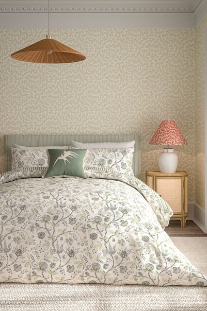 Sanderson 'Solaine' Cotton Duvet Cover Set in Green - Size: Double - image 1