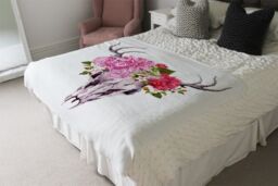 Benjamin Tate Design Deer Animal Skull With Flowers & Feathers Blanket in Natural - Size: 120 cm x 150 cm - thumbnail 3