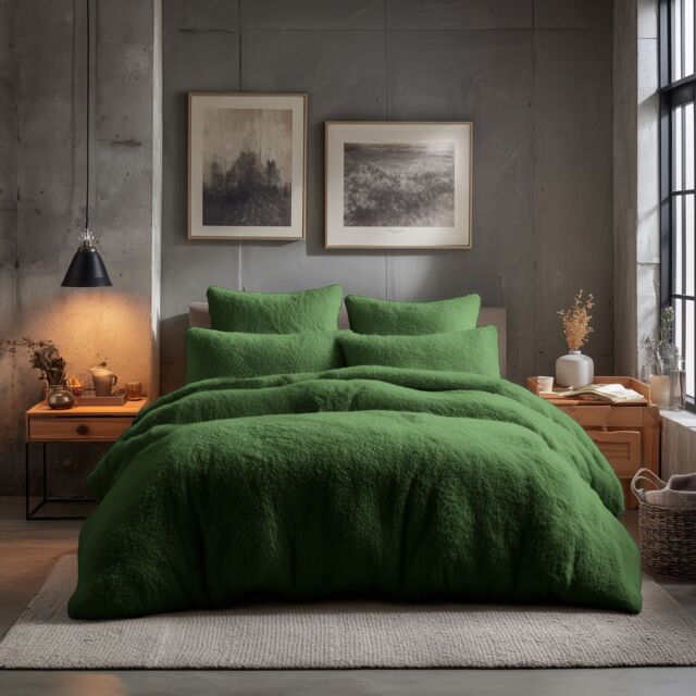 Snug City Teddy Bear Fleece Soft Cosy Duvet Cover + Pillow Case Set in Green - Size: King - image 1