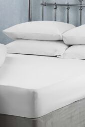 Belledorm Easy Care 200 Thread Count Cotton Polyester Percale 38cm Fitted Sheet in Ivory - Size: King - thumbnail 1