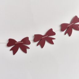 Melody Maison Distressed Dark Red Wooden Bow Garland - 120cm (1.2m / 47.2') in Purple - thumbnail 6