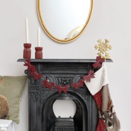 Melody Maison Distressed Dark Red Wooden Bow Garland - 120cm (1.2m / 47.2') in Purple - thumbnail 4
